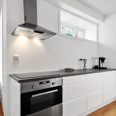 Bak Bryggen, Moderne 2 Soverom Med Balkong Apartment
